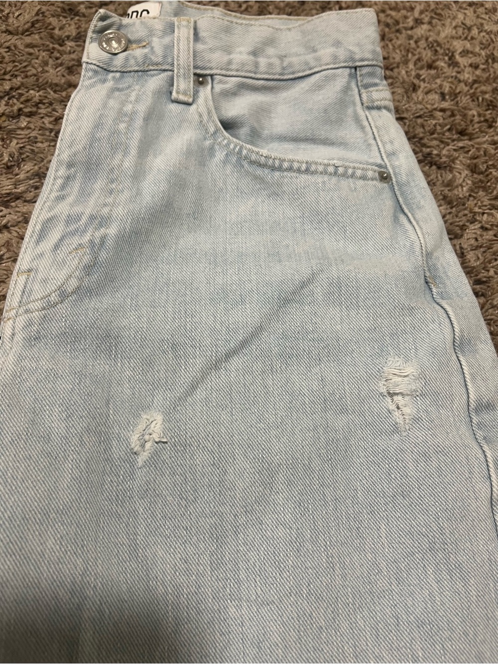 Light Blue Distressed Woman’s Urban Outfitters mid rise baggy jeans. Size 28.